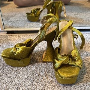 Lizzie McGuire 90’s shoes